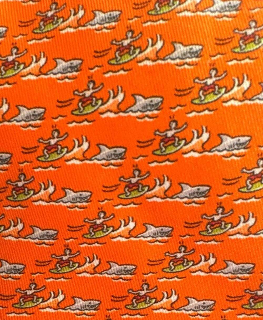 Hermès Orange Silk Surfing & Sharks Pattern Tie 625675 PA - Picture 4 of 7